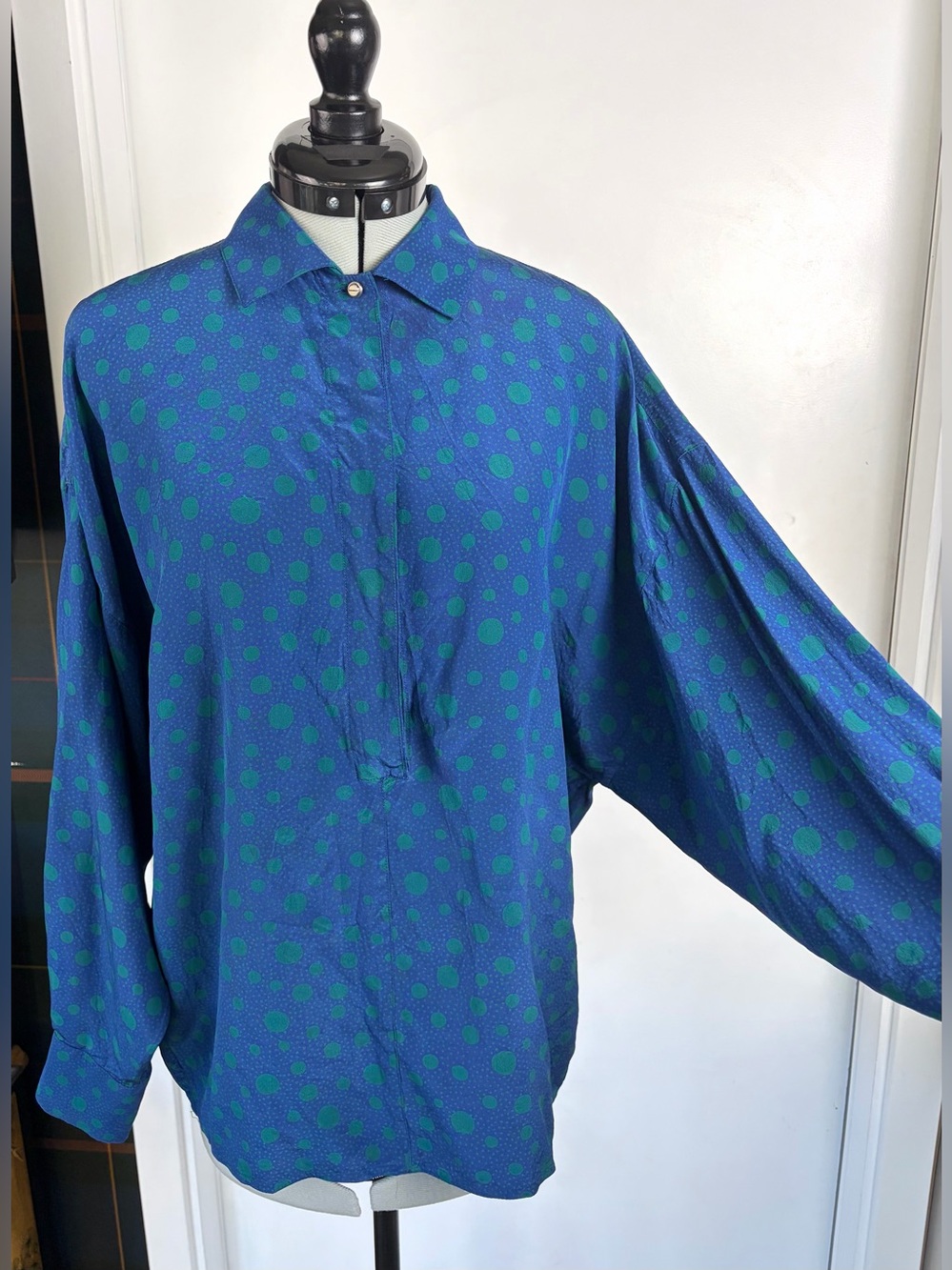 Gianni Versace VTG silk blouse, “bolt” buttons, blue w/green dots,dolman,38, EUC